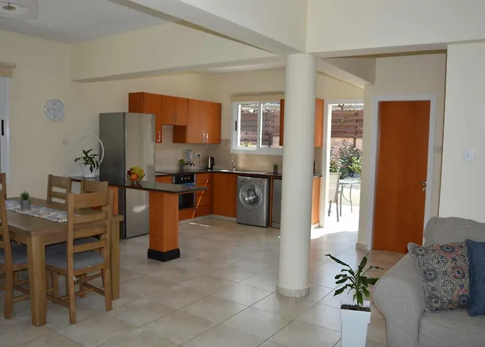 Chloraka Sunset View Vila *