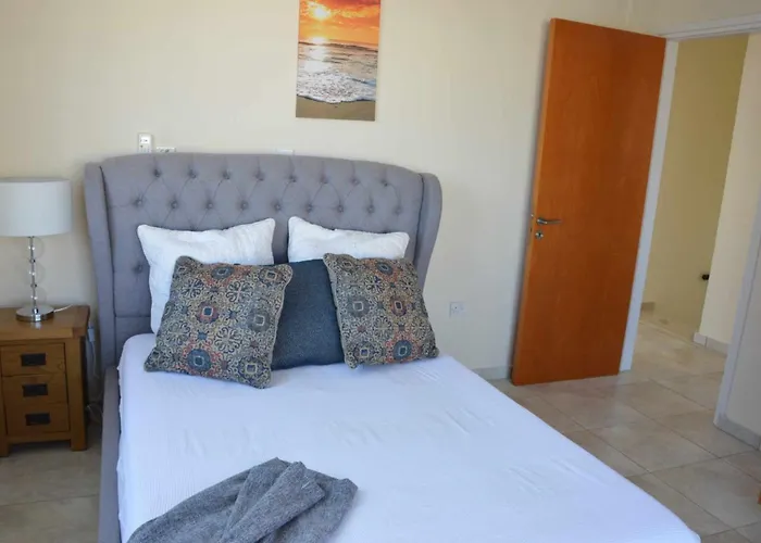 Chloraka Sunset View Vila *