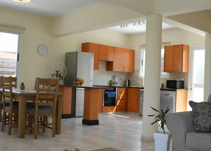 Chloraka Sunset View Vila *